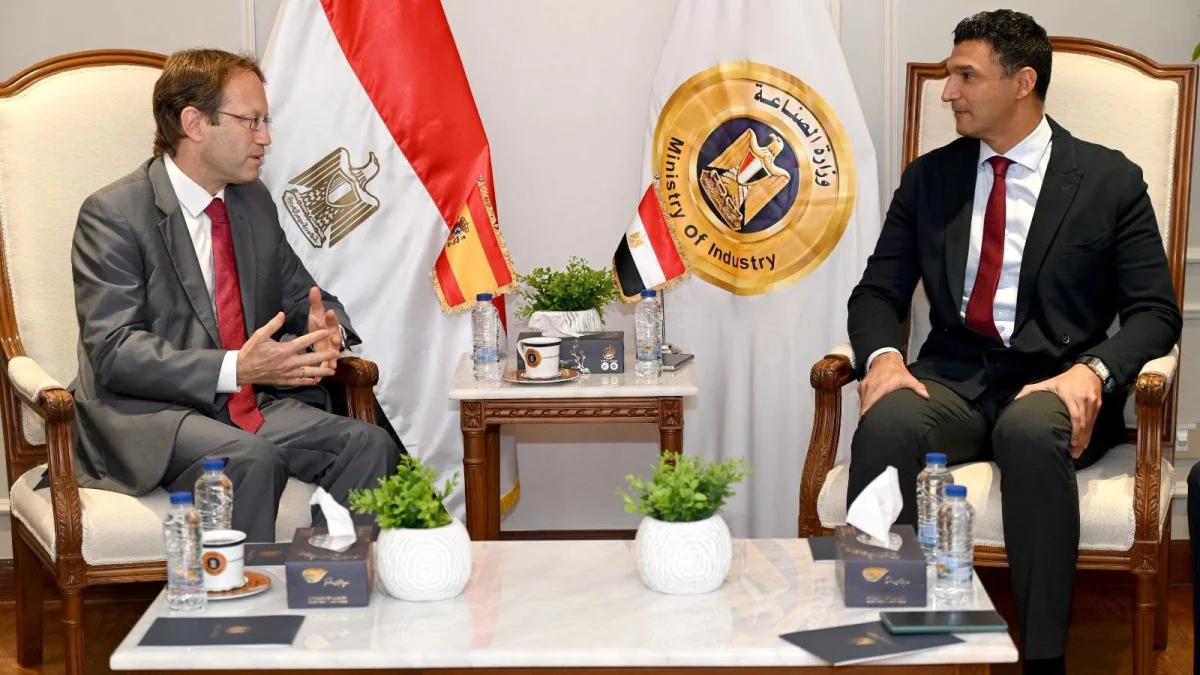 وزير الصناعة يفتح الباب أمام الشركات الإسبانية لتعميق تصنيع السيارات في مصر