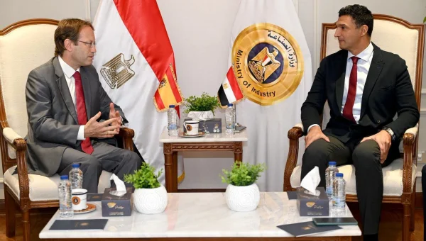 وزير الصناعة يفتح الباب أمام الشركات الإسبانية لتعميق تصنيع السيارات في مصر