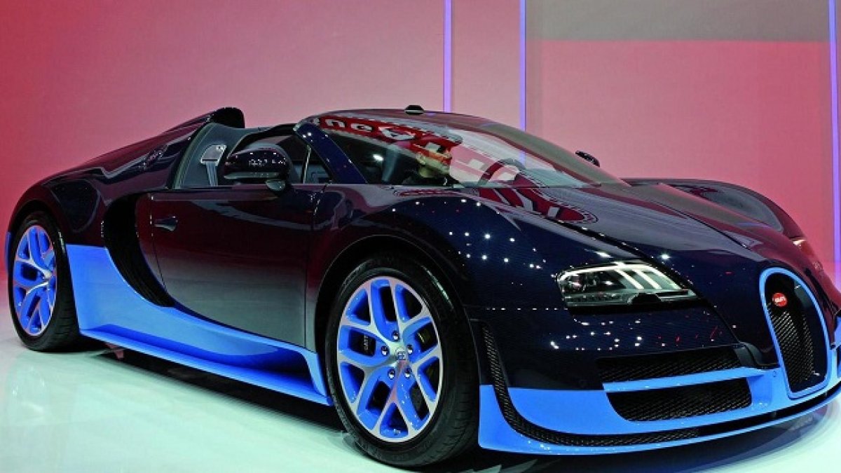 Bugatti Veyron: The Complete Story of Building the First Car to Break 1,000 HP and 400 km/h