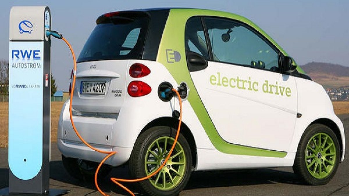 Tony Latif: Electric Cars Are Like Phones – 99.9% of Owners Rely on Slow Charging