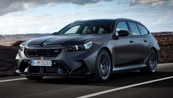BMW M5 2025: 717 HP and Plug-In Hybrid Power