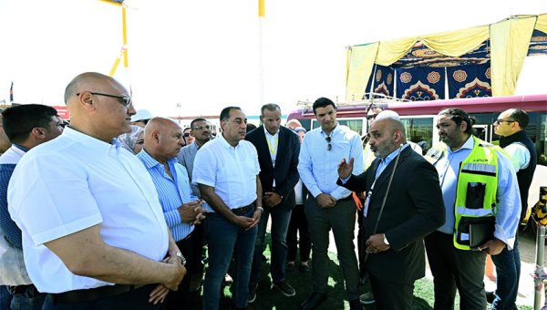 مصانع عملاقة وفرص عمل.. رئيس الوزراء يتفقد مجمع ألستوم ببرج العرب لدعم التوطين والتصدير