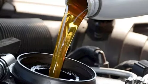 قبل تغيير زيت سيارتك: 5 خطوات لاختيار النوع المناسب للمحرك