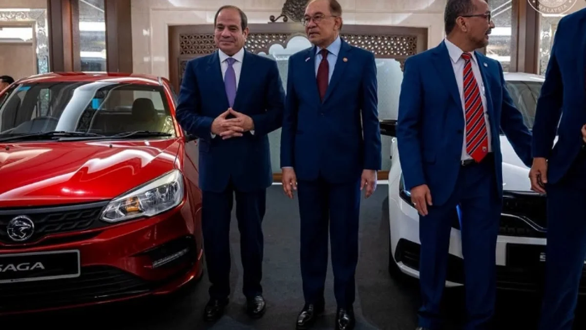 السيسي يتفقد بروتون ساجا في ماليزيا... وطرح جديد مرتقب بمصر