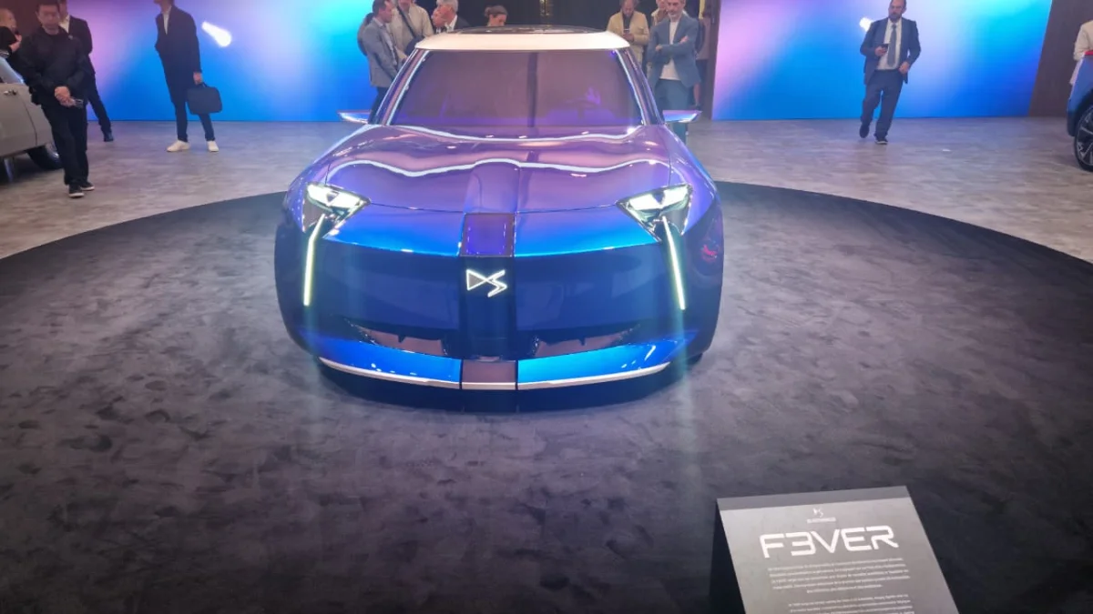 DS تكشف عن F3VER بطلاء متغير وواجهة مضيئة في معرض باريس 2026