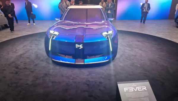 DS تكشف عن F3VER بطلاء متغير وواجهة مضيئة في معرض باريس 2026