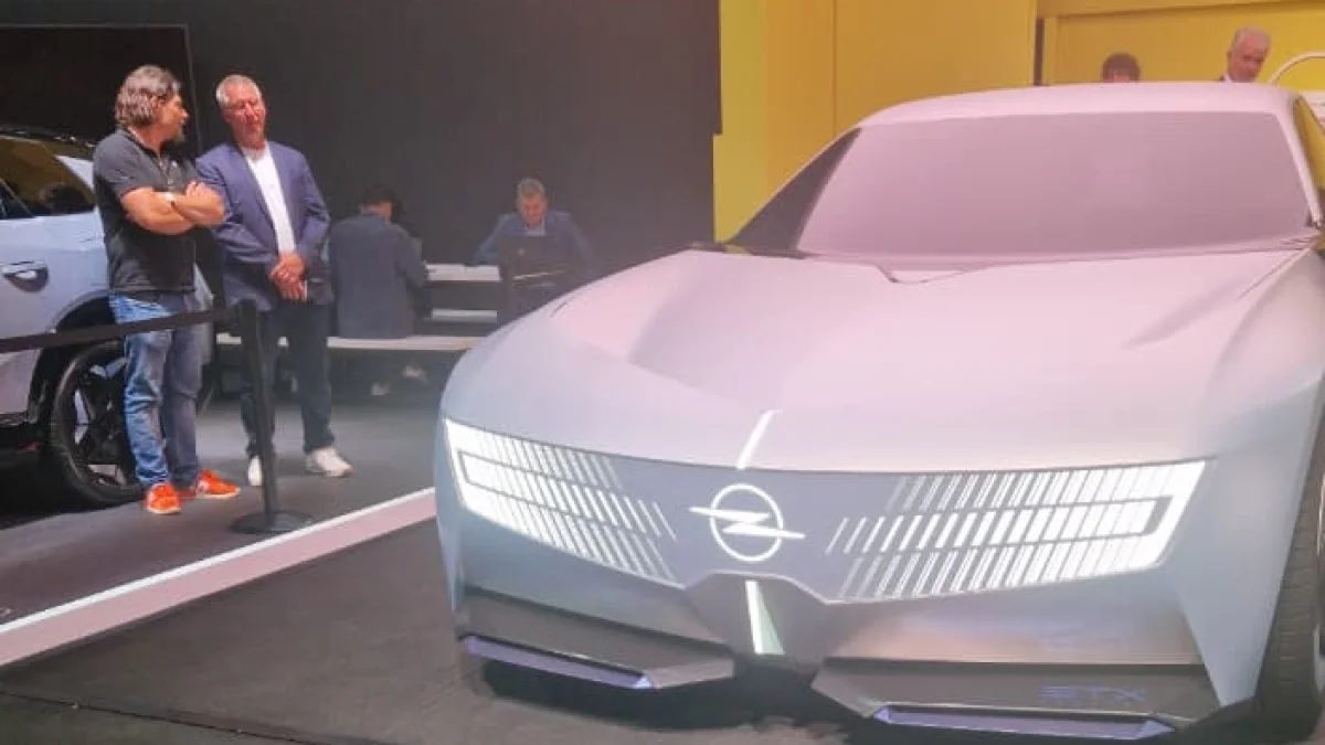 أوبل تكشف عن STX Concept في باريس 2026: مستقبل كهربائي يعيد إحياء سيارات الستيشن واجن