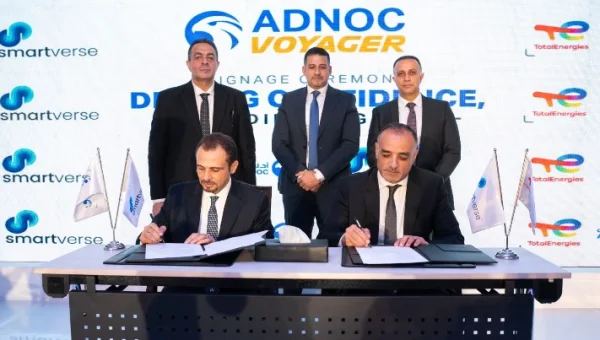 توتال إنرجيز أدنوك توقع اتفاقية توزيع 5 سنوات مع سمارتڤرس لزيوت أدنوك فويجر في مصر