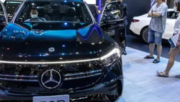 Mercedes-Benz Sticks With China, Targets 400,000 Annual Sales in the US