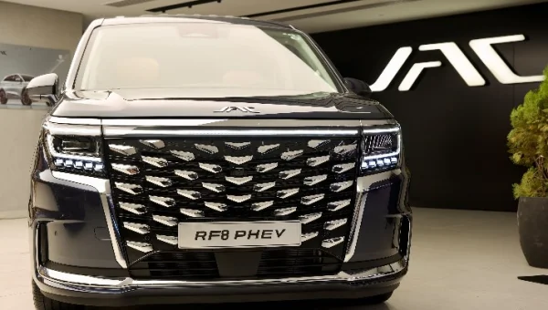 جاك RF8 PHEV تصل بقوة 416 حصانًا ومدى 1150 كم لتعزيز المنافسة في فئة الهجينة العائلية