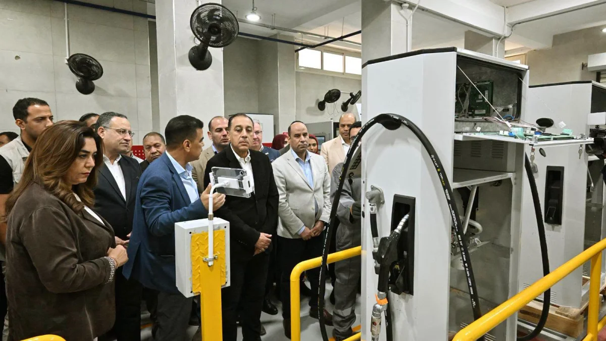 مصنع السويس يبدأ إنتاج 6 آلاف مضخة وقود سنويا لتوطين صناعة محطات البنزين