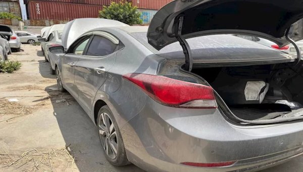 مزاد علني لبيع سيارات ملاكي موديلات حتى 2021 يشمل توسان وياريس وأوكتافيا