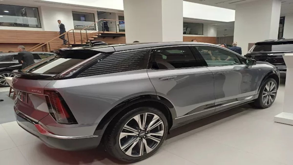 كاديلاك أوبتيك تنطلق في يونيو كأرخص SUV فاخرة كهربائية بمصر