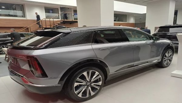 كاديلاك أوبتيك تنطلق في يونيو كأرخص SUV فاخرة كهربائية بمصر