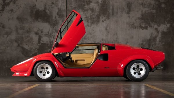 لامبورجيني كونتاش 1985 نادرة تدخل مزادا عالميا مع توقعات تتجاوز 1.1 مليون دولار