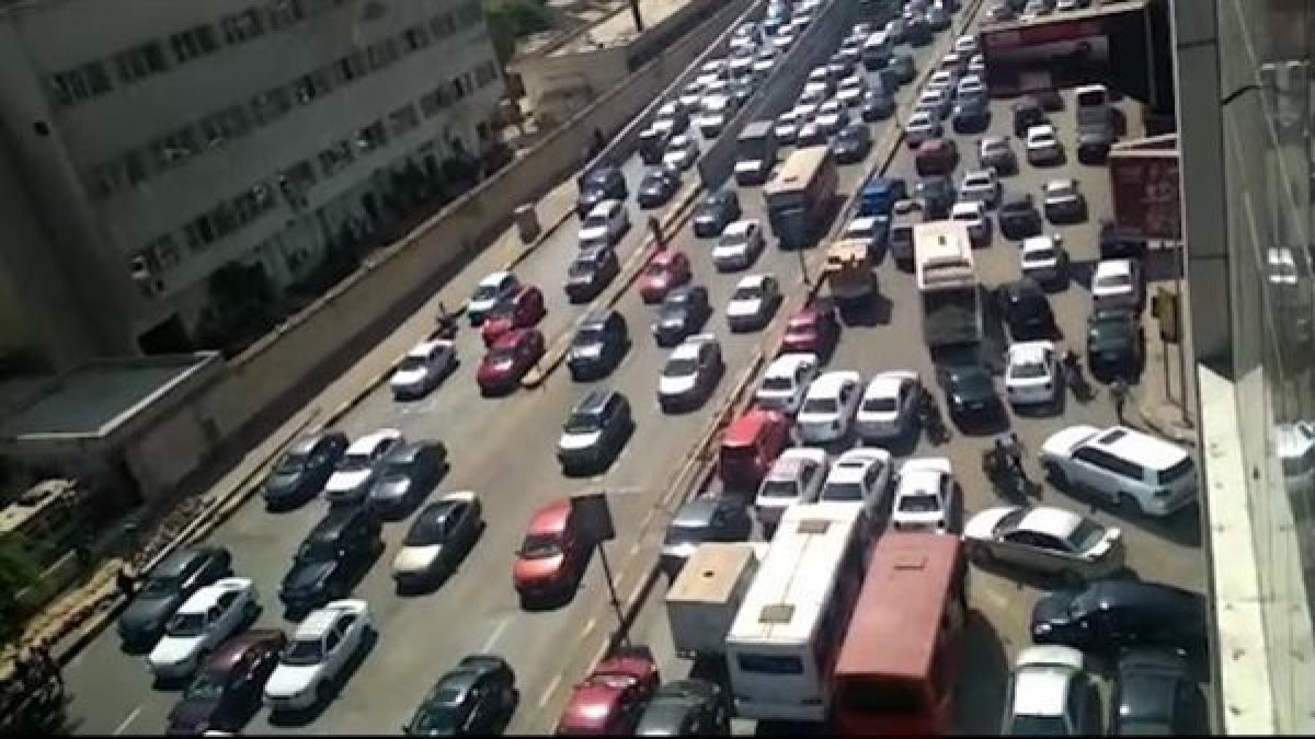 كثافات مرورية مرتفعة على كوبري الجامعة والدائري وكوبري أكتوبر خلال الذروة الصباحية