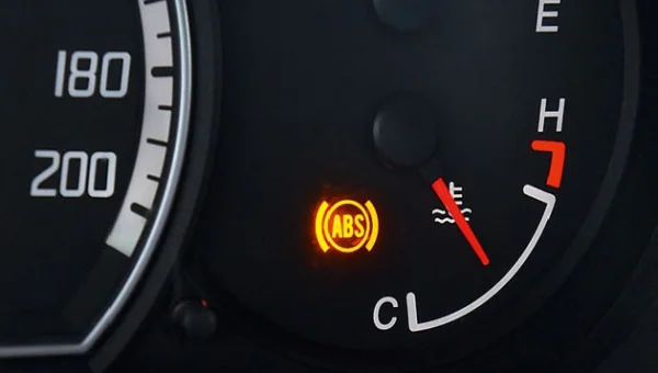 The 'Floater Chip' Malfunction: Why Your Car Suddenly Stops Despite a Full Fuel Gauge