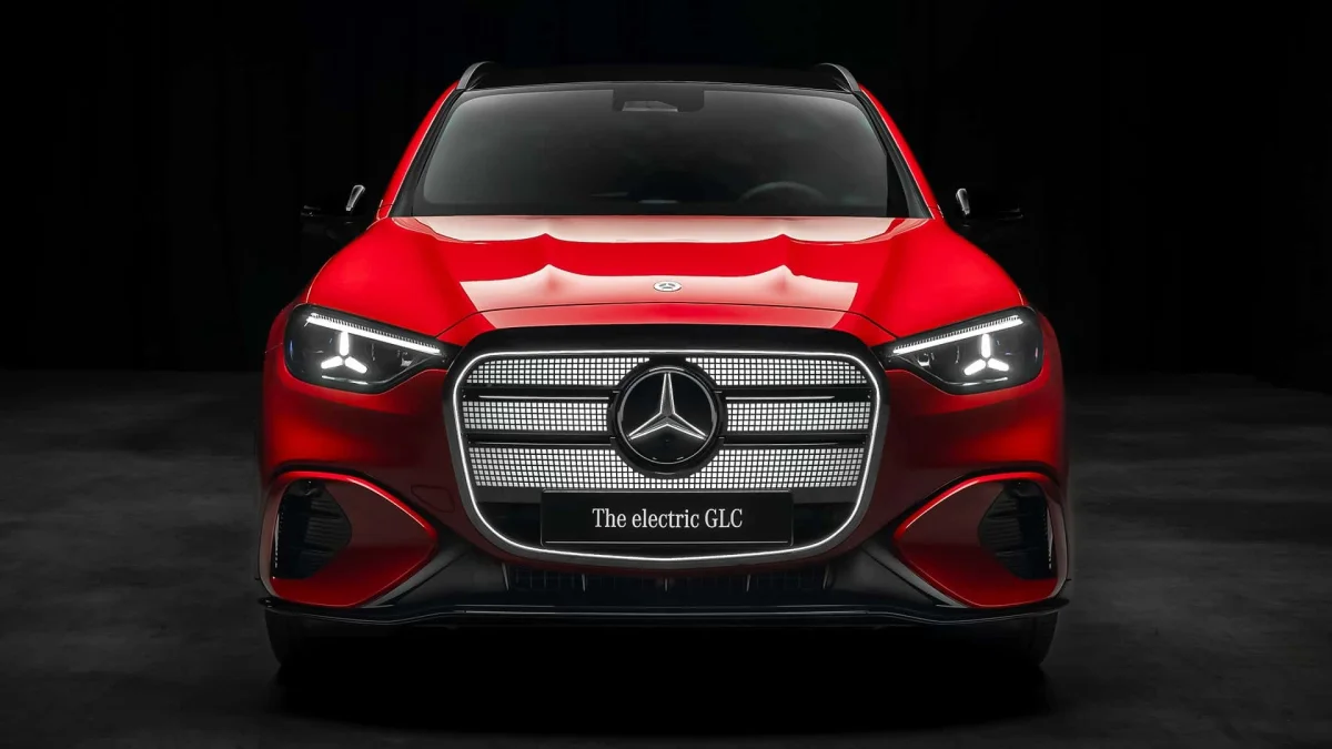 Mercedes Chairman Calls for Longer Working Hours in Germany, Warns of Rising Costs