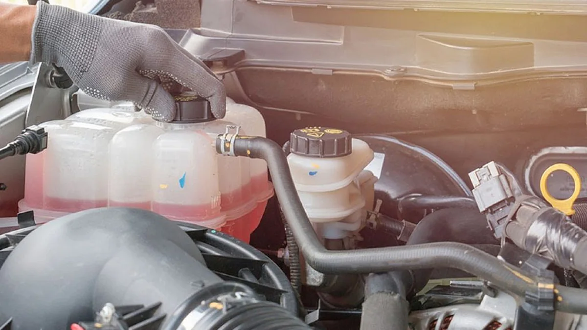 Maintenance Expert Reveals 7 Hidden Causes of Coolant Accumulation in the Reservoir Tank