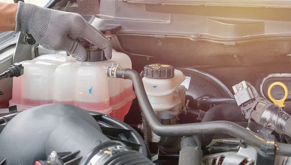 Maintenance Expert Reveals 7 Hidden Causes of Coolant Accumulation in the Reservoir Tank
